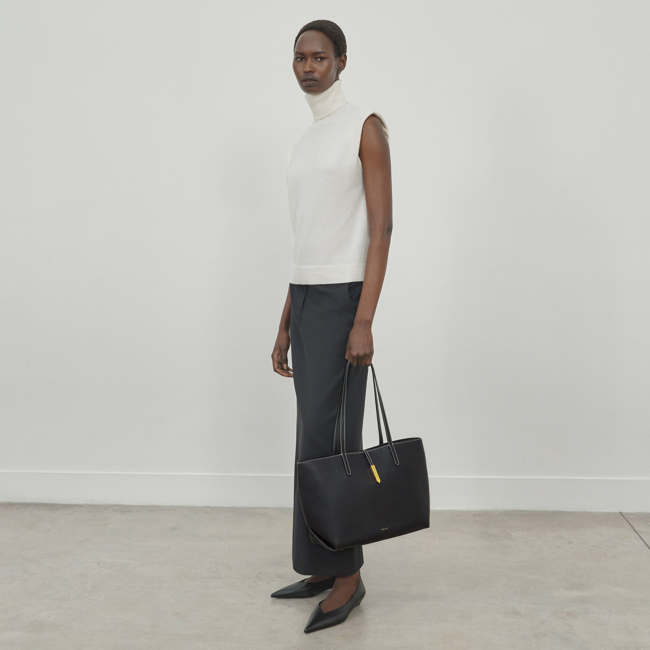 Le sac fourre-tout Tokyo - noir petit grain surpiqûres écrues