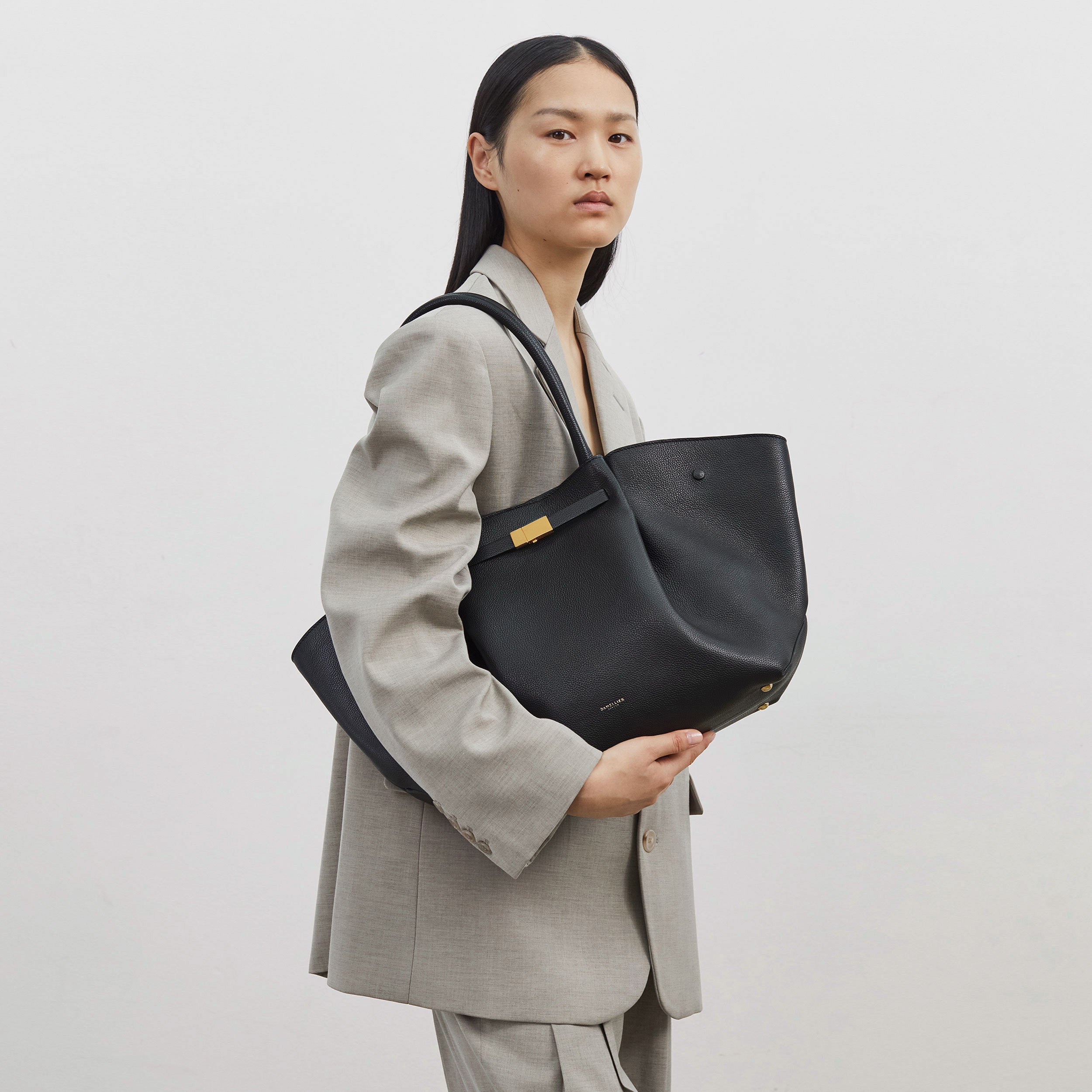 The New York - warm raffia black smooth