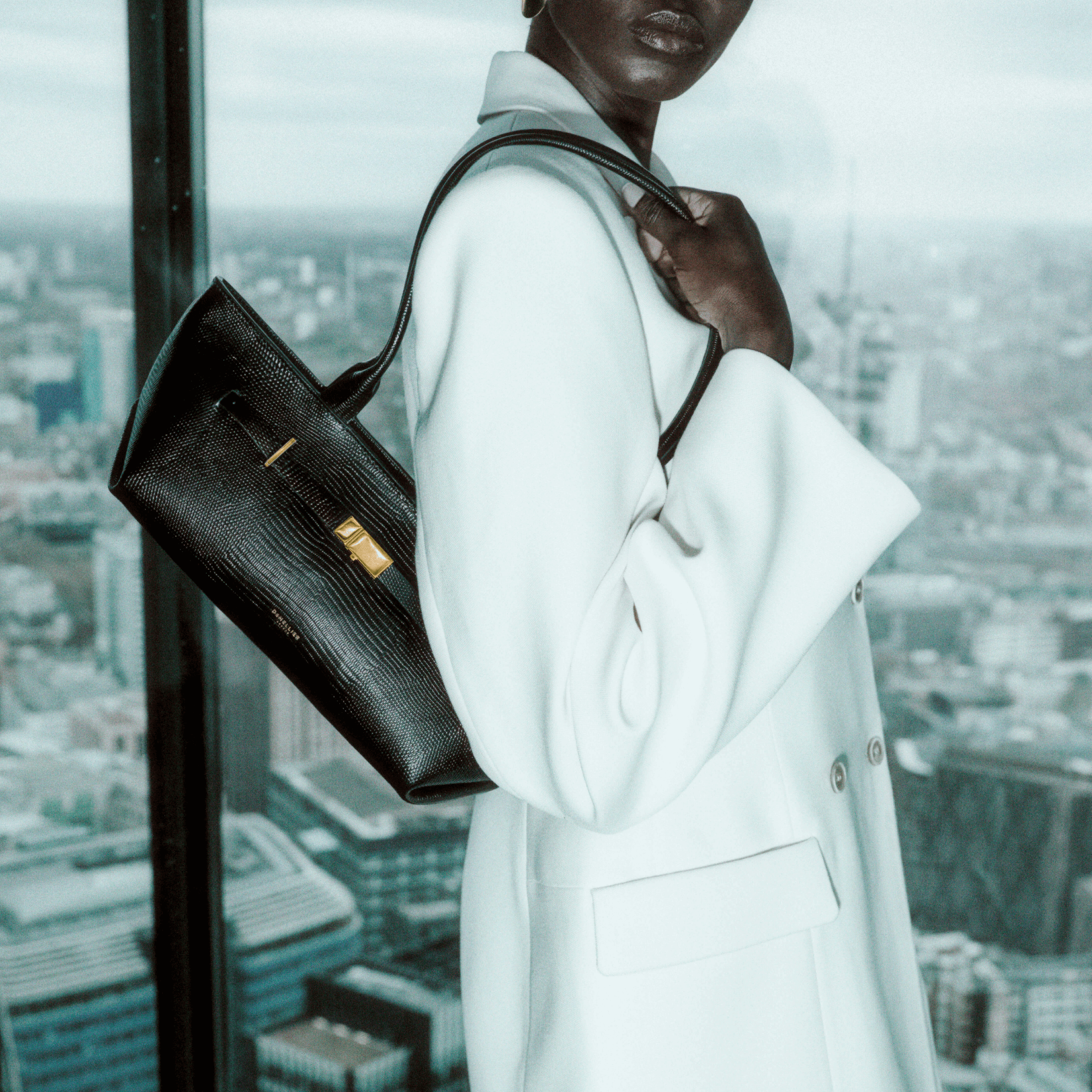 The New York Shoulder - black lizard-effect